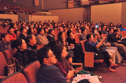 图4 - 场内观众 图4 - 场内观众