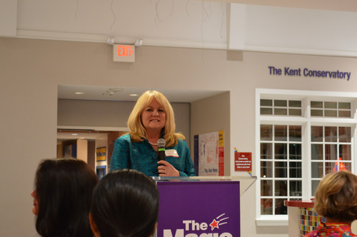 图片4. 韦伯斯特大学孔院Deborah Trott Pierce院长致辞 图片4. 韦伯斯特大学孔院Deborah Trott Pierce院长致辞