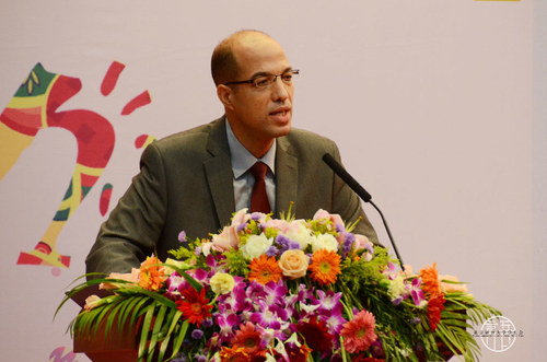 大使发表演讲 大使发表演讲