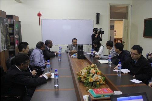 NUML代表和孔院老师热情地接待了广东外事新闻调研团,图为欢迎会现场 NUML代表和孔院老师热情地接待了广东外事新闻调研团,图为欢迎会现场