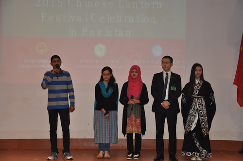 国立现代语言大学中文系的师生们表演的诗词联诵 国立现代语言大学中文系的师生们表演的诗词联诵