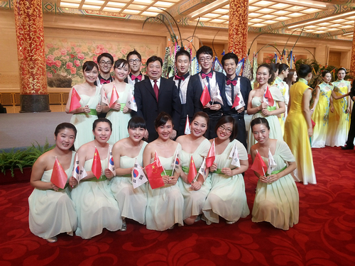 李书记与学生合影1 李书记与学生合影1