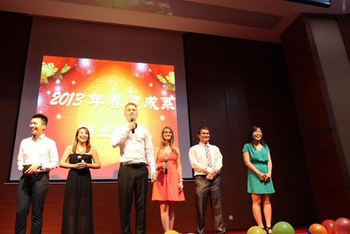 来自不同国家的主持人 来自不同国家的主持人