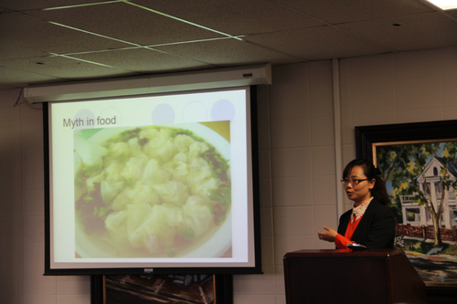 黄悦教授在为GSU师生做讲座 黄悦教授在为GSU师生做讲座