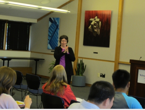 Mary 向大家讲解人体穴位 Mary 向大家讲解人体穴位