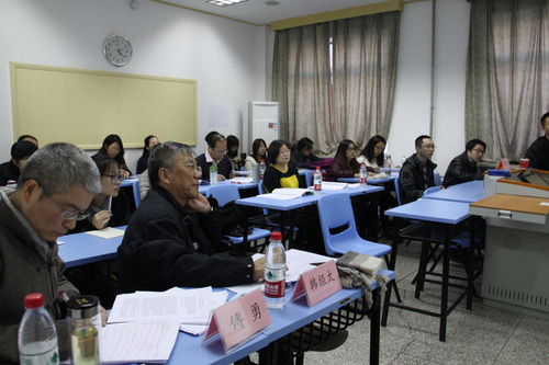 我校师生认真聆听分组报告 我校师生认真聆听分组报告