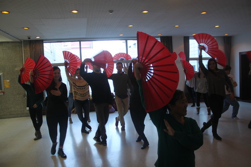 我们的太极扇打得不错 我们的太极扇打得不错