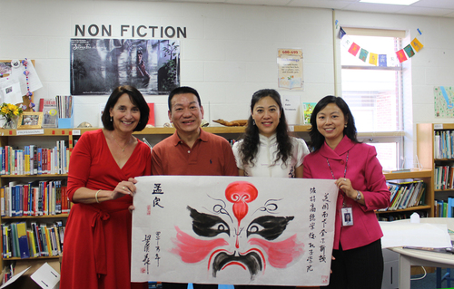 波特高德学校接受梁汉森赠送画作 波特高德学校接受梁汉森赠送画作