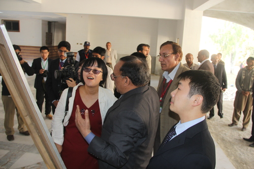 参观孔子学院新楼 参观孔子学院新楼