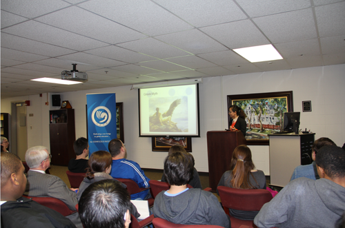 被讲座深深吸引的现场观众 被讲座深深吸引的现场观众