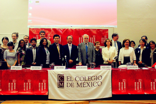 开幕式致辞嘉宾与全体报告人合影 开幕式致辞嘉宾与全体报告人合影