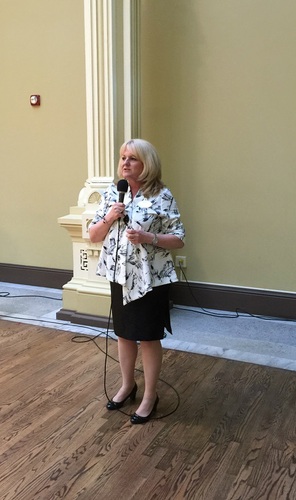 韦伯斯特大学孔子学院院长Deborth Trott Pierce女士致辞 韦伯斯特大学孔子学院院长Deborth Trott Pierce女士致辞