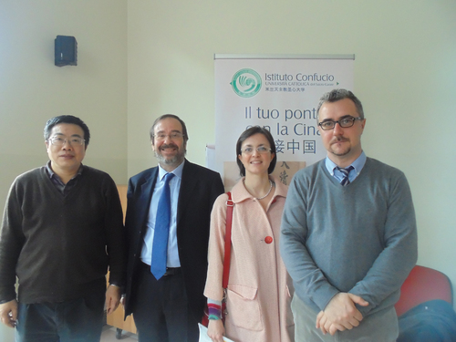 与会学者及主讲人合影 与会学者及主讲人合影