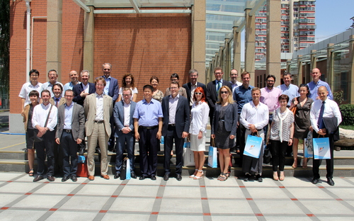 5-欧盟访华团在三帆中学留影。 5-欧盟访华团在三帆中学留影。