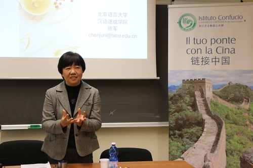 图片一:陈军副教授发表演讲 图片一:陈军副教授发表演讲