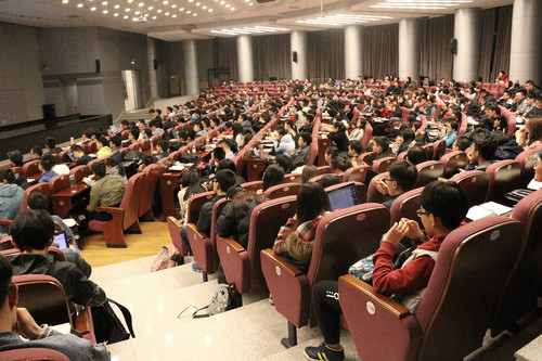 同学们认证听讲 同学们认证听讲