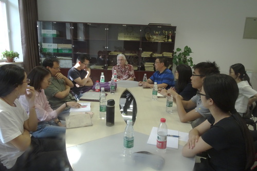 Stephen Crain 教授做参与座谈 Stephen Crain 教授做参与座谈