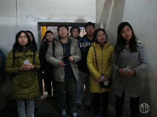 同学们认真听老师讲解 同学们认真听老师讲解