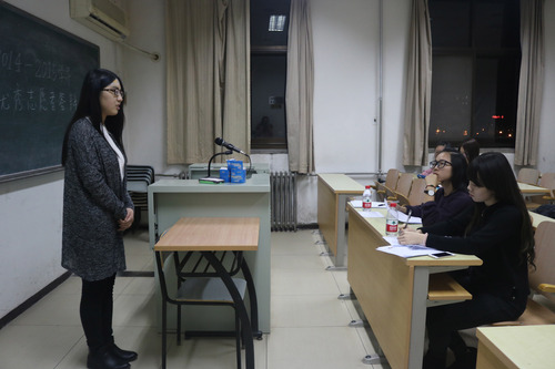 同学评委答辩中 同学评委答辩中