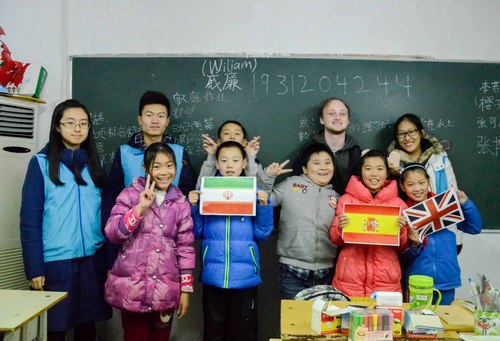 七彩课堂结束后的全家福 七彩课堂结束后的全家福