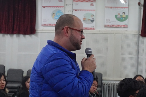 防艾讲坛留学生亚当提问 防艾讲坛留学生亚当提问