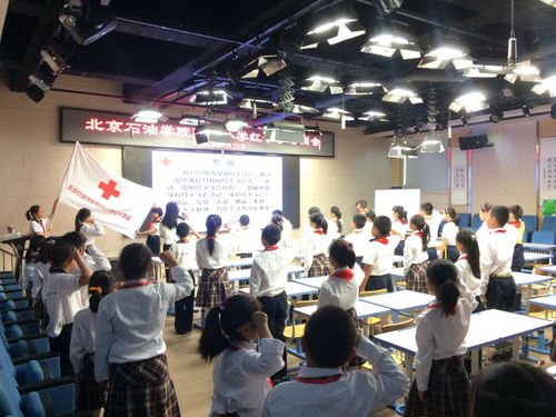 小朋友们课前宣誓 小朋友们课前宣誓