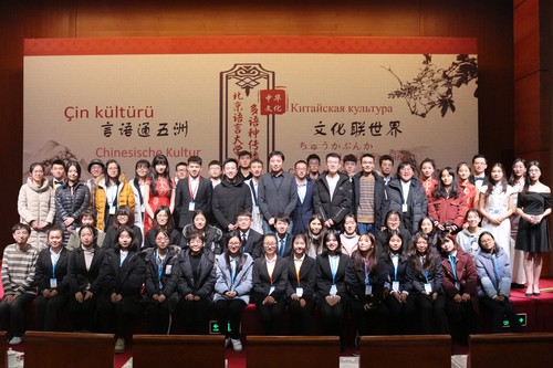 8嘉宾及工作人员合影 8嘉宾及工作人员合影