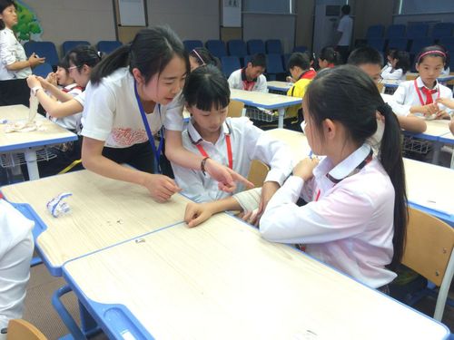 向小朋友示范 向小朋友示范