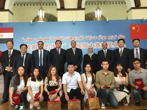 获奖选手与嘉宾合影 获奖选手与嘉宾合影