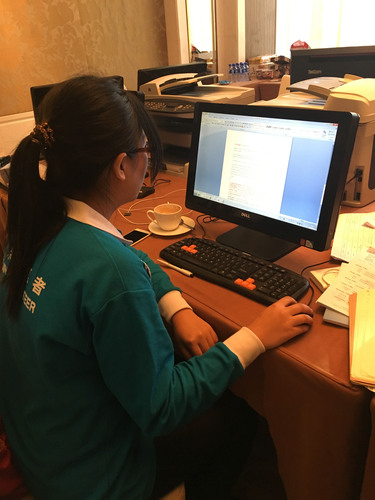 志愿者整理与会外国嘉宾信息 志愿者整理与会外国嘉宾信息