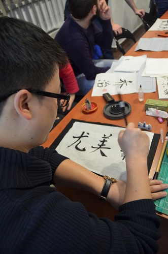 锡比乌孔子学院的赵琦老师也写得一手好字 锡比乌孔子学院的赵琦老师也写得一手好字
