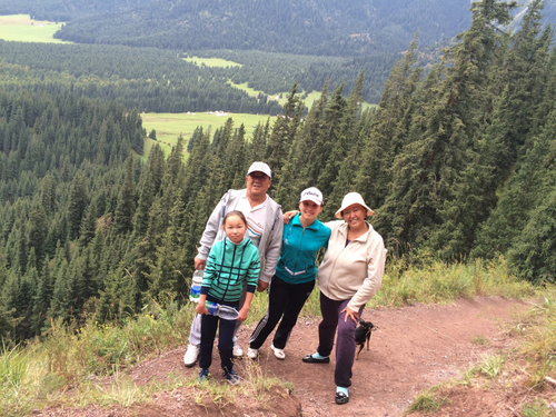 我们家三口和我的表妹 我们家三口和我的表妹