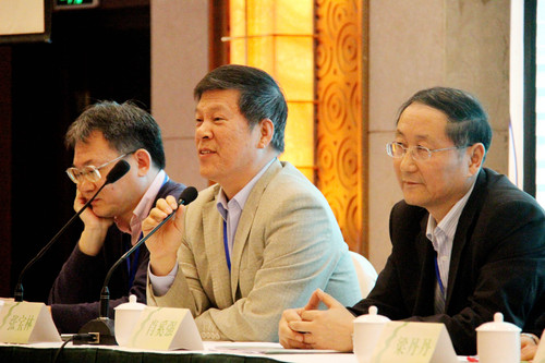 张宝林教授在大会报告中回答现场提问 张宝林教授在大会报告中回答现场提问