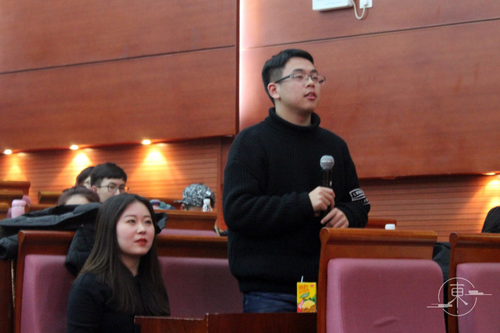 在场学生向蒋丰老师提问 在场学生向蒋丰老师提问