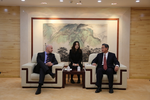 会谈中 会谈中