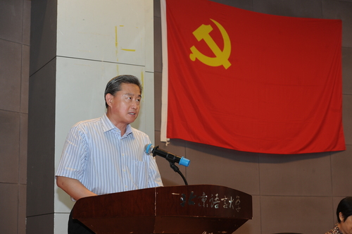 王鲁新副书记宣读表彰决定 王鲁新副书记宣读表彰决定