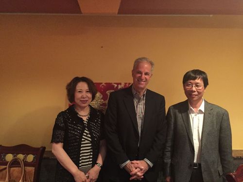 与教育学院院长合影 与教育学院院长合影