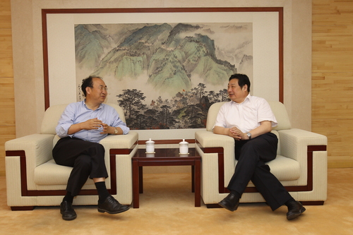 李宇明书记与周明德董事长会谈 李宇明书记与周明德董事长会谈