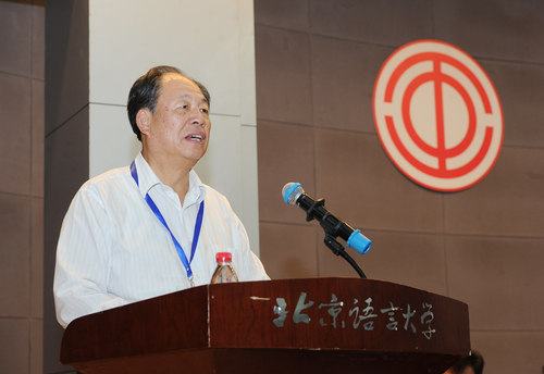 校工会主席林国立主持大会 校工会主席林国立主持大会