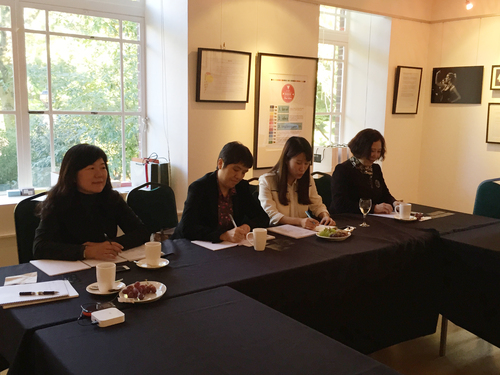 团组在伦敦摄政大学工作会 团组在伦敦摄政大学工作会