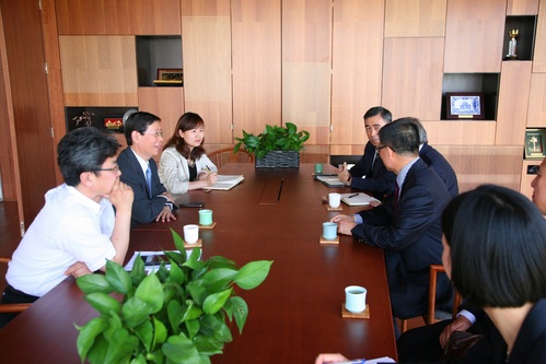 访问团与崔希亮校长会谈 访问团与崔希亮校长会谈