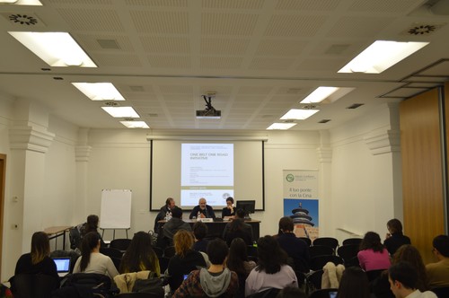 图一:讲座现场 图一:讲座现场