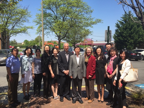 代表团与乔治梅森大学代表合影 代表团与乔治梅森大学代表合影