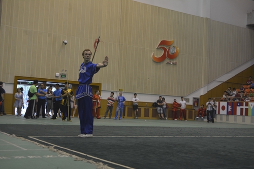 我校德国留学生白若愚在枪术比赛中 我校德国留学生白若愚在枪术比赛中