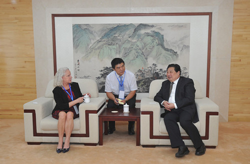 李书记与西北大学代表座谈 李书记与西北大学代表座谈