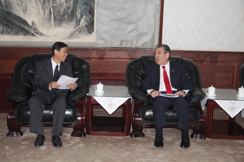 崔校长与Eduardo Frei大使会谈 崔校长与Eduardo Frei大使会谈