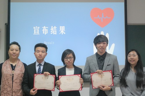 6 评委与优胜选手合影 6 评委与优胜选手合影
