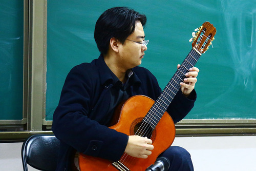 3 现场弹奏 3 现场弹奏