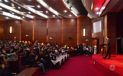 4讲座现场气氛热烈 4讲座现场气氛热烈