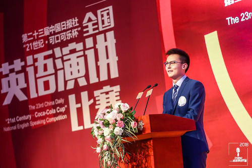 图1-刘文锦同学正在演讲比赛中 图1-刘文锦同学正在演讲比赛中